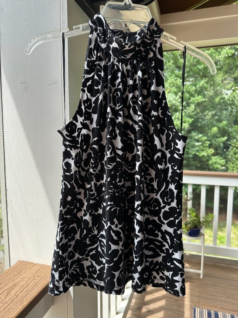 Michael Kors Sleeveless High Neck Halter Top Blouse Black White Floral Size L